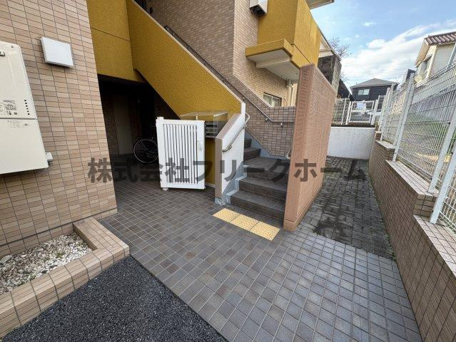 小金井市緑町４丁目の賃貸マンションのエントランス