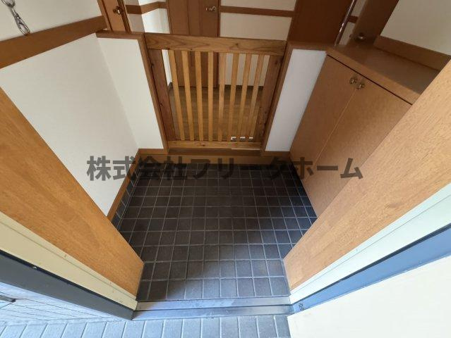 小金井市緑町４丁目の賃貸マンションの玄関