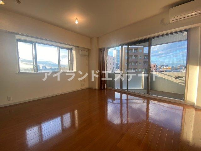 LANAI CLASSIC TOWER GARDEN VIEW　床煖房　通風良好　高層階の居間・リビング