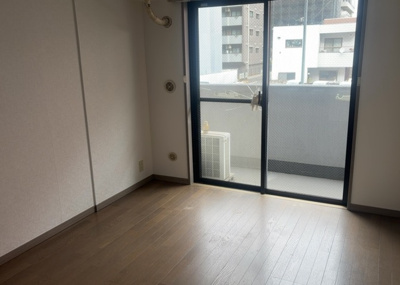 【寝室】 | ライオンズマンション相模原第７ | 寝室でゆっくりと過ごすためにはベッド周りの適度な空間を担保することや窓の位置、照明の明るさ、寝室の広さなどを考える必要があります。自身や家族の構成とライフスタイルに併せて寝室にする部屋を選びましょう！