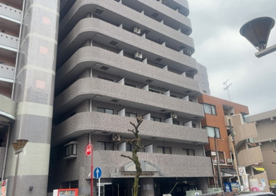 【外観】 | ライオンズマンション相模原第７ | 外観はマンション管理がされているかの目安になります。築年数が古いと、壁面は劣化してひび割れが生じることも！建物が古びていても細かいところが修繕されていると、きちんと管理されているなぁと感じるでしょう。