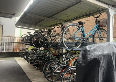 【駐輪場】 | ライオンズマンション相模原第７ | マンションの駐輪場は、事前に空きがあるか確認を取ると安心です。せっかく入居したのに駐輪スペースがない！なんてことになったら大変ですよね。そこで、内見時や購入前にはまず事前に確認しておくと良いでしょう。