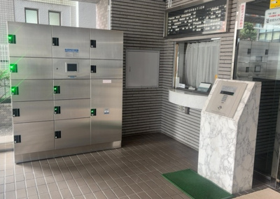 【ロビー】 | ライオンズマンション相模原第７ | ロビーというと、エントランスと何がちがうの？と思いますよね。実はロビーとエントランスには明確な決まりはありません。物件によっては、エントランスを入って広がるある程度の広さのある空間がロビーとなります。