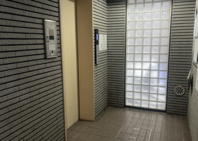 【その他共用部分】 | ライオンズマンション相模原第７ | 共有部分は、住民なら誰もが使える設備のこと。例えば駐車場やエレベーター、インターネット設備、セキュリティ設備などがあります。他にも、マンションの廊下・外部階段やエントランス・ゴミ置き場などがあります。