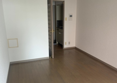 【キッチン】 | ライオンズマンション相模原第７ | L型アイランドタイプは、キッチンからダイニングにもリビングにも目が行き届くので、とても使いやすい配置です。L字型独立タイプは、キッチンを独立させてるためLDKというよりもLDといった様なイメージです。