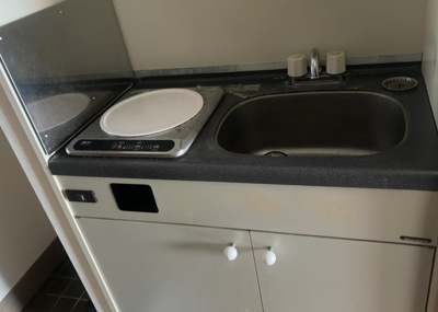 【キッチン】 | ライオンズマンション相模原第７ | 標準的なシステムキッチンの横幅は、165cm～300cm程度です。2100・2400・2550・2700などミリ単位で表記されます。普段どのように料理をするのかを想定しながら合ったサイズを選びましょう