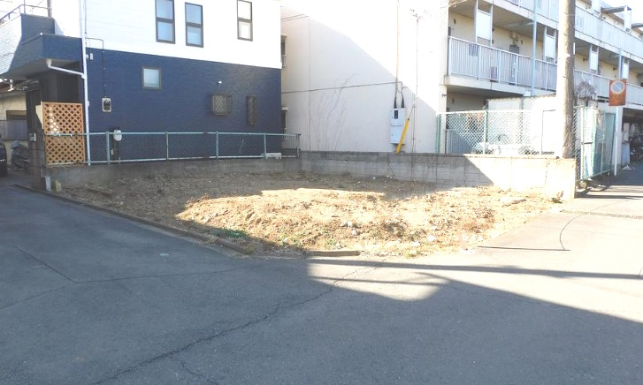 敷地面積23坪　売地　川越市的場の外観|更地　敷地面積２３坪！北東角地！北側４ｍ公道に６．３ｍ接道、東側４ｍ公道に１０．７ｍ接道！お車の出し入れがラクラクです♪