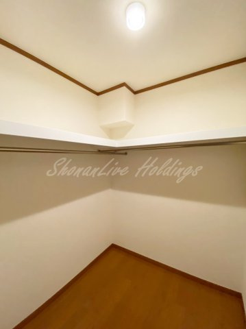 クレール久里浜　B棟の収納|広々ウォークインクローゼット二か所♪