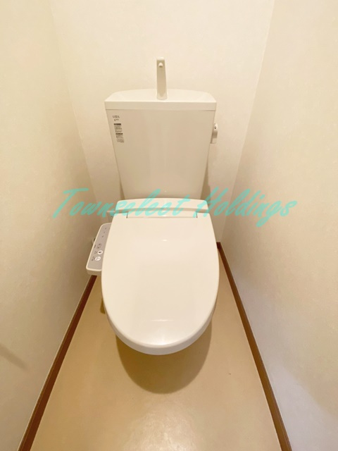 クレール久里浜　B棟のトイレ|ウォシュレット付き