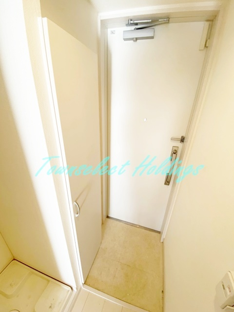 横浜市金沢区六浦４丁目のアパートの玄関|シューズボックスで玄関すっきり♪