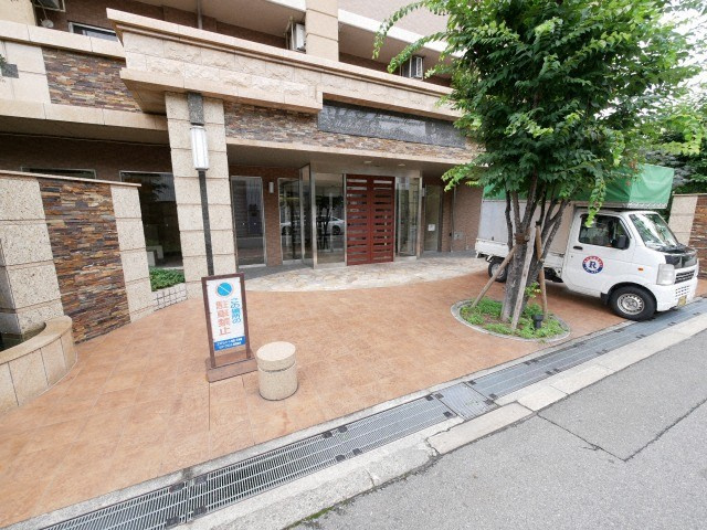 エステムコート梅田・天神橋リバーフロントのエントランス