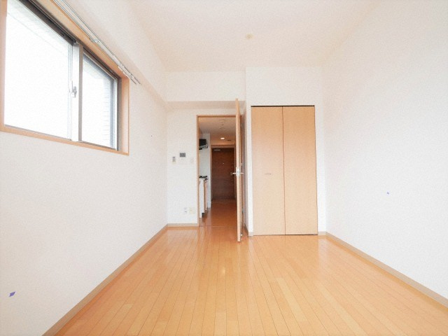 エステムコート梅田・天神橋リバーフロントの洋室