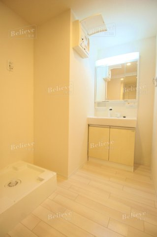 ハーヴェスト久留米の洗面所|三面鏡の洗面台です☆