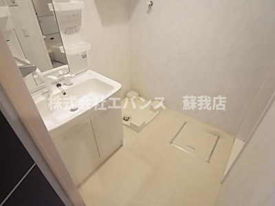 【洗面所】 | ひよどりパーク | 明るい洗面所です