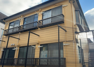 【外観】 | アパート | 土地を買う際、住む地域の自治体や福祉の補助制度にも注目してみましょう。子供や老人の医療補助やゴミ出しのルールなど、自治体によってルールに大きな違いがあるため、暮らしやすい土地で判断するとよいでしょう。