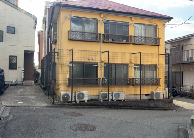 【外観】 | アパート | 物件の詳細については、現地を見てわかること以外に、役所や法務局などで調べないとわからないことがあります。そのため、現地に行く場合は、もしこの物件を買ったらどのような生活ができるかをイメージしましょう。