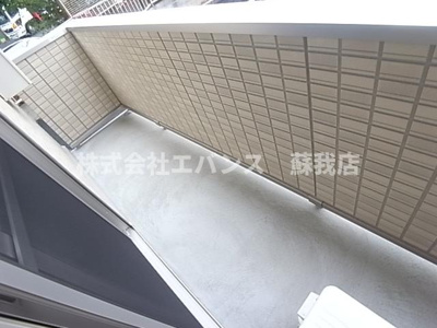 【バルコニー】 | グロリアス | 暖かな日差しのふりそそぐバルコニー