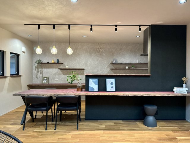 神領2丁目20号地　天然木デザイン新築建売の居間・リビング|建築中モデルです。