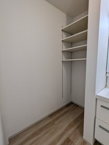 水戸市元吉田町　14期の洋室|バルコニーがある5.4帖洋室。明るい洋室です。採光・通風が良く毎朝気持ち良く起床ができ・・日中も日差しが降り注ぐ～暖かいお部屋です