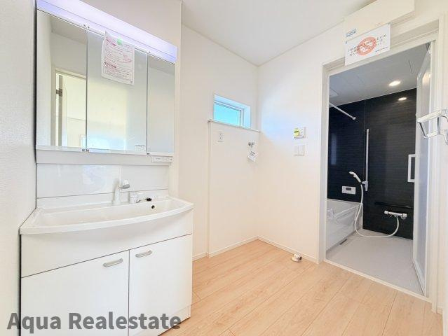 高松市前田西町の新築一戸建の独立洗面台|独立洗面化粧台付き