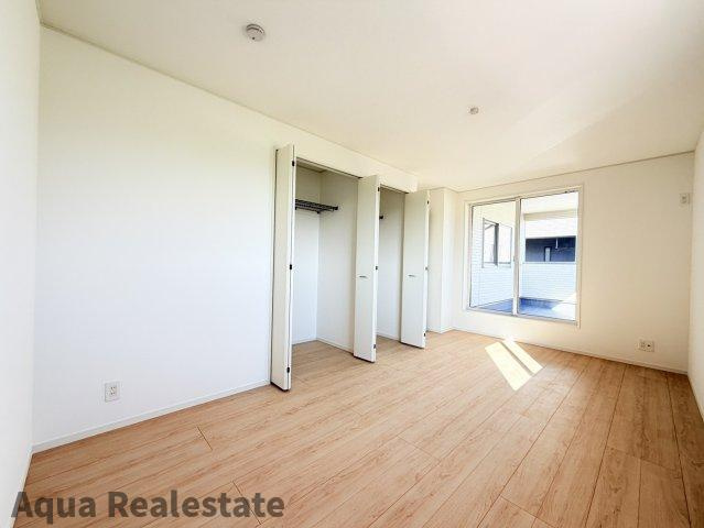 高松市前田西町の新築一戸建の発電・温水設備|エコキュートは販売価格に含まれております！