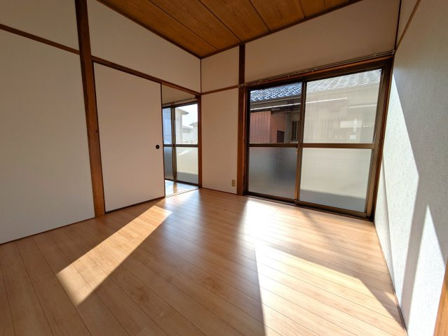 平福２丁目借家の洋室