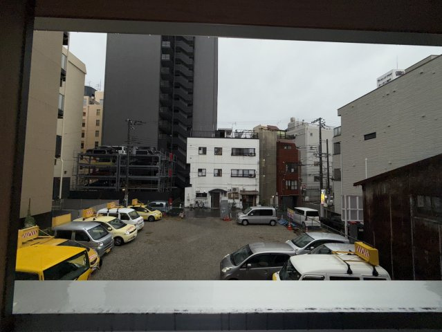 クレール西多聞通の駐車場