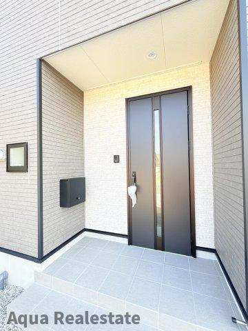 高松市前田西町の新築一戸建の玄関|ゆったりとした玄関です