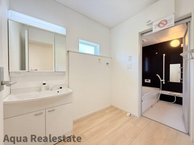 高松市前田西町の新築一戸建の独立洗面台|独立洗面化粧台付き