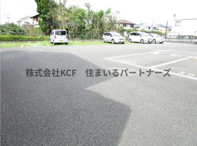 レフィナード・パティオの駐車場|車をお持ちの方に嬉しい駐車場付きの物件です
