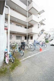 【駐車場】 | 敷地内に駐輪場完備☆