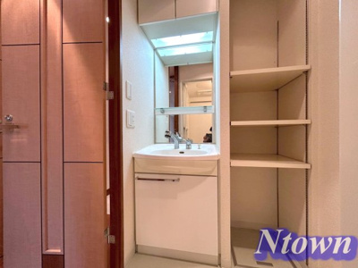 【エントランス】 | プレサンス錦エボリューション | 清潔なエントランスです