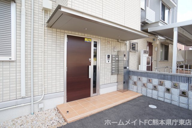 熊本市東区健軍本町のアパートのエントランス