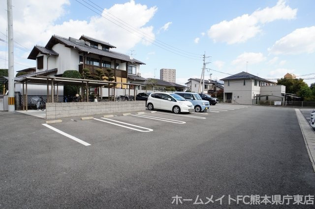 熊本市東区健軍本町のアパートの駐車場