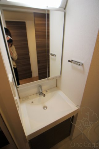 ディクス梅田東レジデンスの独立洗面台