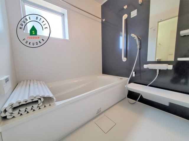 福岡市南区鶴田1丁目第1-4棟（3号棟）の内観：施工例|1日の疲れを癒してくれる広々バスルーム。雨の日のお洗濯にも大活躍な浴室乾燥機付です！