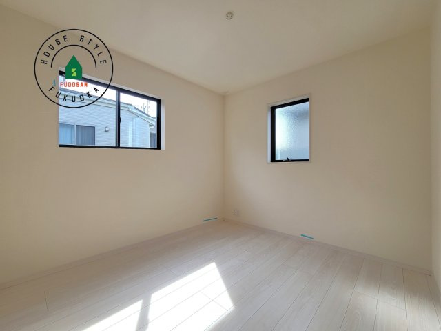 福岡市南区鶴田1丁目第1-4棟（3号棟）の内観：施工例|採光良好な洋室は全居室、複層ガラスの遮熱効果と断熱効果で、一年中快適に過ごせます。