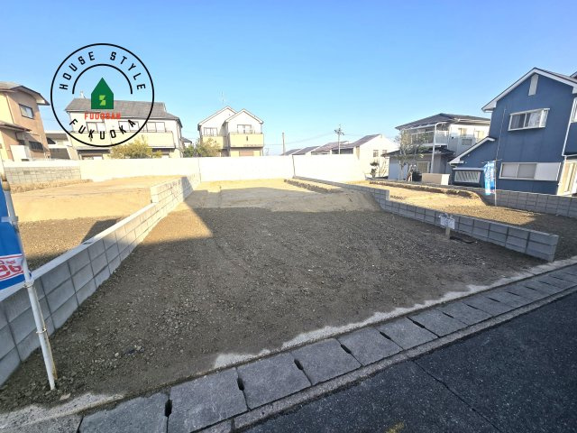 福岡市南区鶴田1丁目第1-4棟（3号棟）の前面道路含む現地写真|デザイン性のある外観です。
