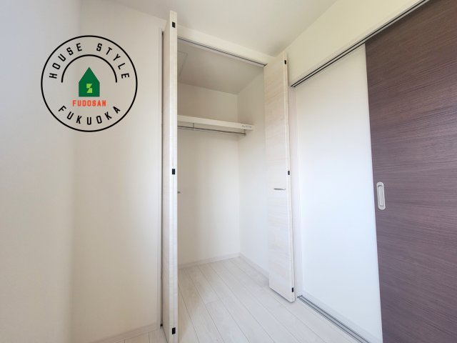福岡市南区鶴田1丁目第1-4棟（3号棟）の内観：施工例|収納には困りません。