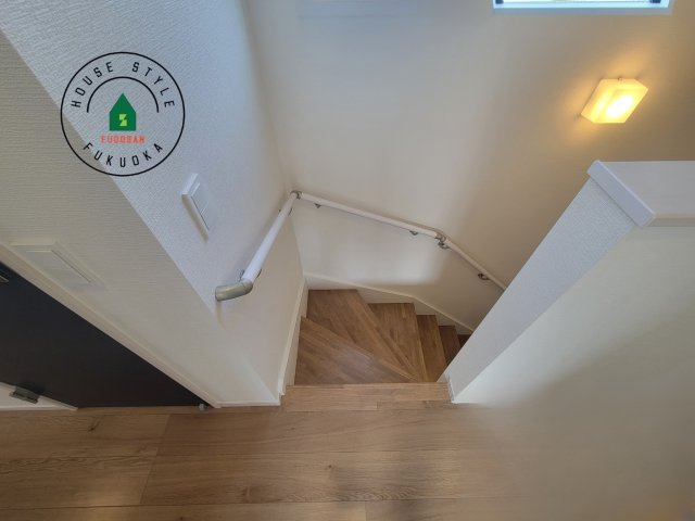 福岡市南区鶴田4丁目第5-3棟（2号棟）の内観：施工例|階段からも明るい光が入ります。採光や通風も階段の重要な役割です。