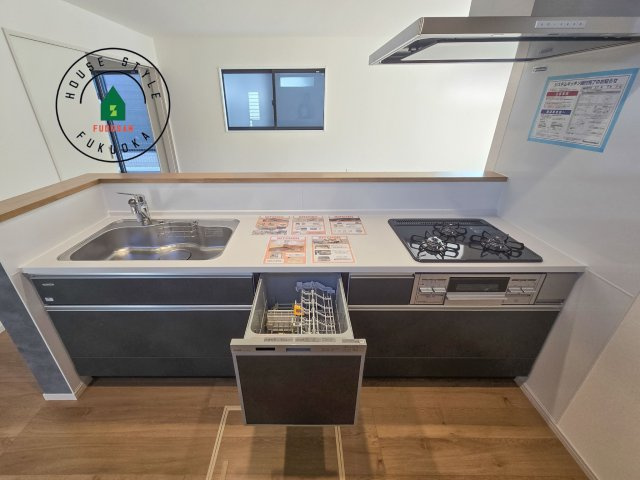 福岡市南区鶴田4丁目第5-3棟（2号棟）の内観：施工例|キッチン。グリル・食器洗い乾燥機・浄水器も完備。
