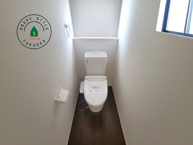 福岡市南区老司1丁目第8-3棟（1号棟）の内観：施工例|温水洗浄便座を完備しております。2ヶ所にトイレがあるのは朝の慌ただしい時間も安心です。