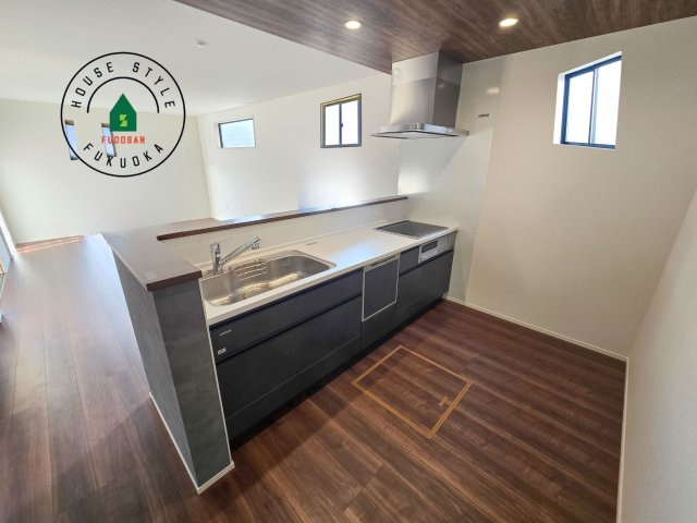 福岡市南区老司1丁目第8-3棟（1号棟）の内観：施工例|キッチン。グリル・食器洗い乾燥機・浄水器も完備。