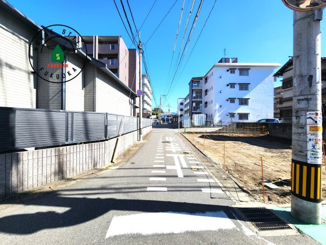 福岡市博多区諸岡4丁目第4-2区画（2号地）の前面道路含む現地写真|北側前面道路。道幅が約3.95mの為、セットバックが必要です。
