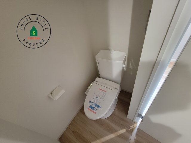 福岡市南区皿山3丁目第7-2棟（2号棟）　の内観：施工例|温水洗浄便座を完備しております。2ヶ所にトイレがあるのは朝の慌ただしい時間も安心です。