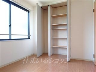 広島市安佐北区小河原町のアパートの寝室