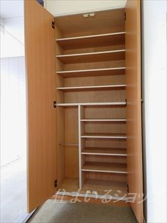 広島市安佐北区小河原町のアパートの玄関|大型シューズボックス