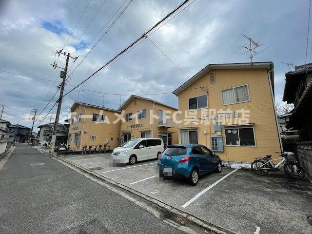 コーポ波多見の駐車場