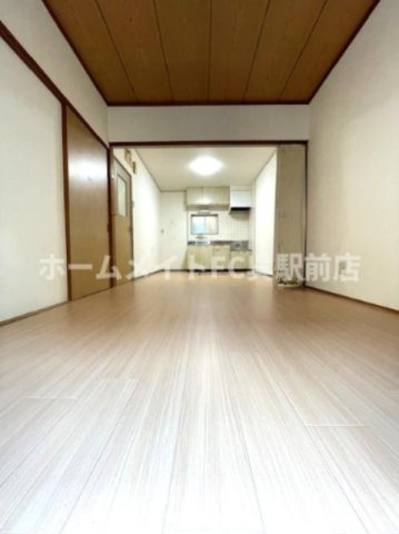 コーポ波多見の居間・リビング|間仕切りもあるので3DKで使用することも可能です。