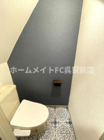 コーポ波多見のトイレ|温水便座は新品に交換済です。